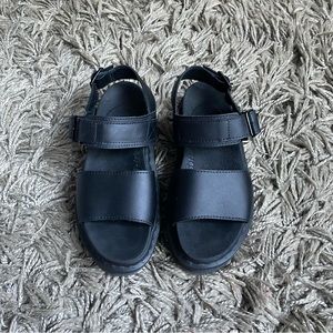 Dr.Martens Voss sandals